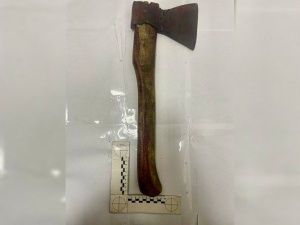 Житель Якутии нанес знакомому 18 ударов шилом, а потом зарубил топором