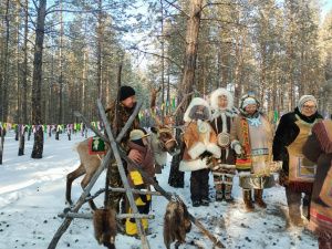 В День народного единства студенты из зарубежных стран приняли участие в «Сиңилгэн»