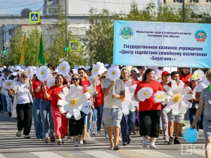 В Якутске порядка 2 тысяч человек объединило шествие-парад в День семьи, любви и верности