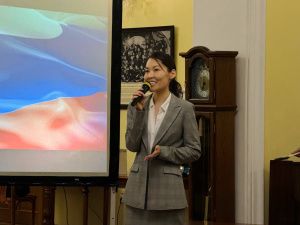 В Якутске юным горожанам торжественно вручили паспорта ко Дню Конституции РФ