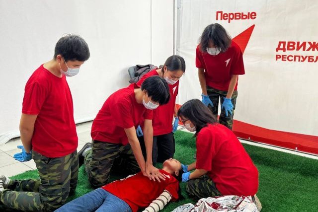 В Якутске проходит региональный чемпионат по оказанию первой помощи среди учащихся