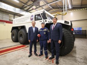 Колымскому поисково-спасательному отряду передали новый снегоболотоход