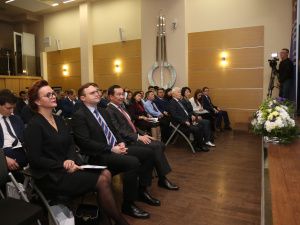 Айсен Николаев открыл деловую сессию «Инвестируй в Якутию» в Москве