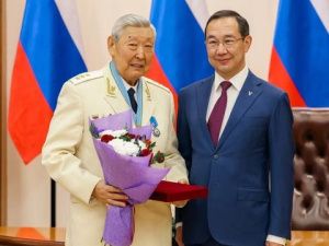 Глава Якутии вручил якутянам государственные награды Российской Федерации и республики 