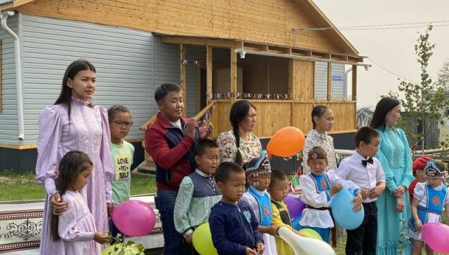 В Чурапчинском улусе вручены ключи от двух благоустроенных домов