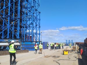 Первый коффердам Ленского моста готов на 60% 