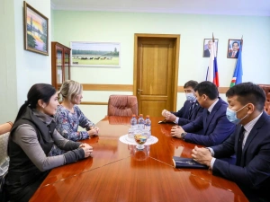 Сергей Местников встретился с Сарданой Трофимовой и ее тренером Татьяной Жирковой