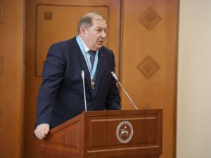 В День 100-летия республики Айсен Николаев вручил государственные награды