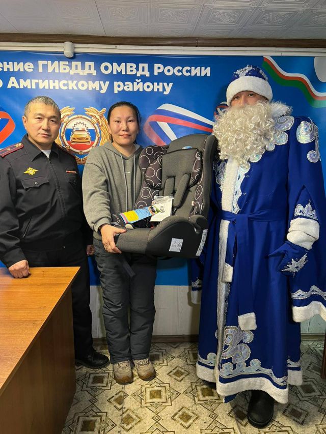 Неожиданный сюрприз от полицейского Деда Мороза