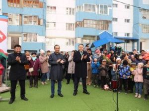 В Автодорожном округе Якутска открыли благоустроенную дворовую территорию