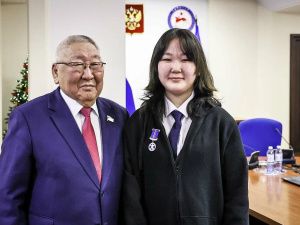 «Проявили мужество при спасении людей»: в Якутии наградили юных героев