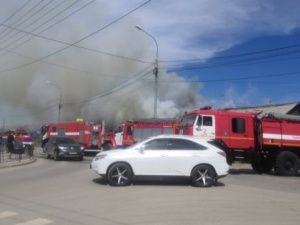 В Якутске на пожаре эвакуировали 12 человек
