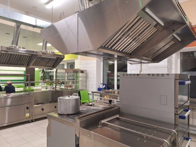 В пищеблоке школы, где отравились 30 детей, обнаружен золотистый стафилококк