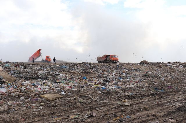 Продолжается ликвидация возгорания на городском полигоне Якутска