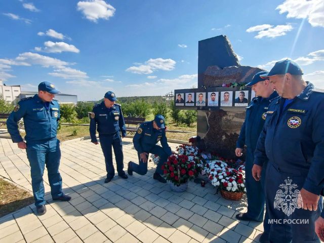 В Мирном почтили память шахтёров, погибших на руднике «Мир»