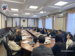 Глава города встретился с руководством ГАУ «МФЦ РС(Я)»