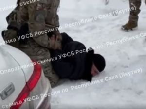 Иностранец попытался дать сотруднику ФСБ взятку ремонтом на 1,2 млн рублей, желая остаться в Якутии