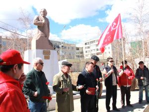 Коммунисты Якутии: Нет — глумлению над памятником Карлу Марксу и одноименным сквером! 