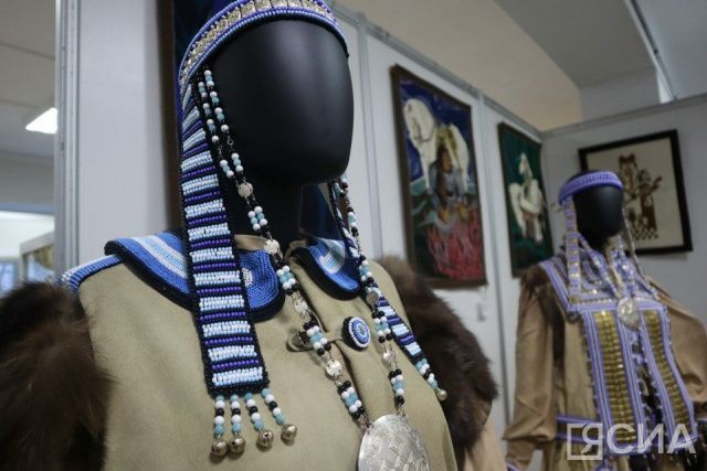 В Якутске открылась юбилейная выставка творческого объединения «Сөргүтүү»