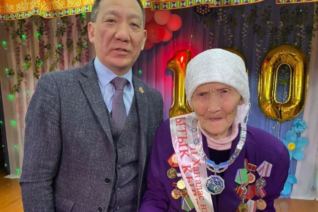 Жительнице Среднеколымского района Мотрене Гуляевой исполнилось 100 лет