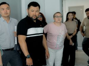 Евгений Григорьев осмотрел Саха-корейскую школу и школу № 16 после капитального ремонта