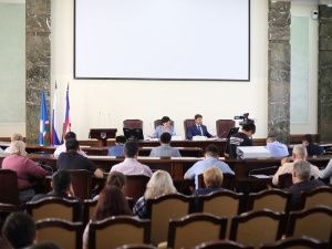 Сардана Авксентьева провела совещание штаба по подготовке к отопительному сезону