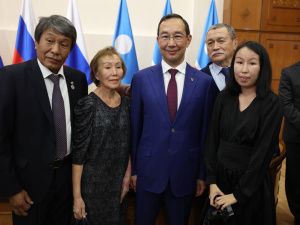 Айсен Николаев вручил 35 якутянам государственные награды