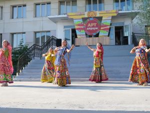 В АртАтриуме Дома дружбы народов прошла танцевально-развлекательная программа «Летняя мозаика»