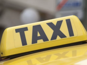 Госдума приняла в окончательной редакции закон о локализации машин такси
