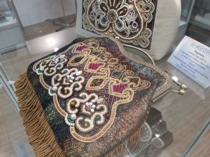 Изделия 100 мастериц из семи регионов России представлены на выставке «Бисер Севера» в Якутске