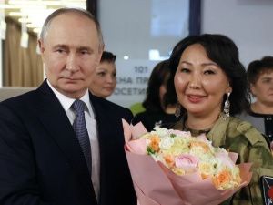 «Захотелось, чтобы он улыбнулся». Бесстрашная медсестра развеселила Путина