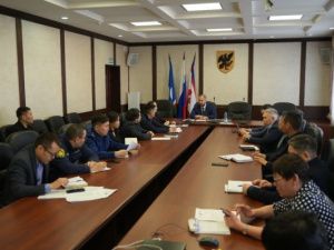 В Окружной администрации города Якутска прошло заседание межведомственной рабочей группы по рассмотрению проблемных вопросов СНТ «Сатал»