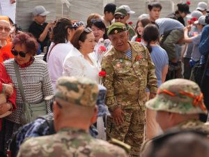 Евгений Григорьев возложил цветы к памятнику в День ветеранов боевых действий