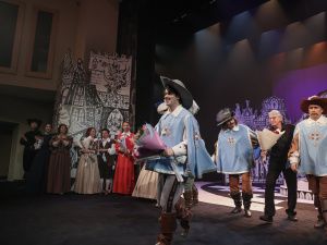 Три аншлага. В Русском театре состоялась премьера спектакля «Три мушкетера»