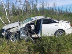 На автодороге "Вилюй" опрокинулась иномарка: Пострадали три человека