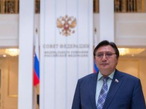 Более 14 млн рублей заработать за год сенатор от Якутии Александр Акимов