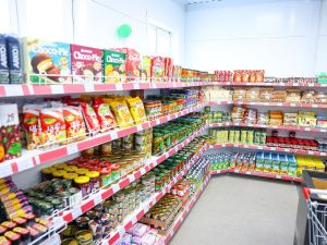 Айсен Николаев осмотрел ассортимент в торгово-логистическом центре жиганска