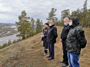 В Якутске спасатели эвакуировали мужчину с затопленной улицы