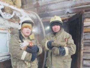 В Сунтарском улусе пожарные спасли гараж, машину, 14 перепелов и шесть кур