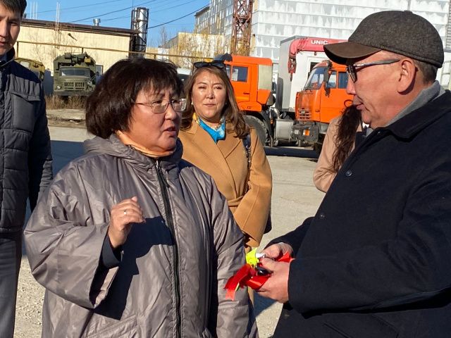 Предприятия Якутии передали автотранспорт в зону проведения СВО