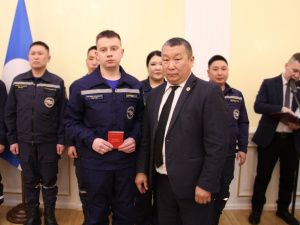 В День спасателя наградили сотрудников Службы спасения Якутии