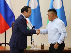 Айсен Николаев наградил представителей строительной отрасли Якутии
