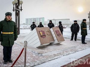 В Якутске состоялась церемония возложения цветов, посвященная 80-летию освобождения блокады Ленинграда