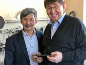 Юрий Куприянов поздравляет с 75-летием народного мастера Якутии Бориса Федоровича-Мандар Уус