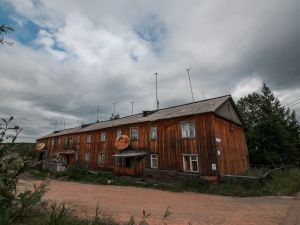 Айсен Николаев в рамках рабочей поездки в Нерюнгринский район особое внимание уделил переселению граждан из аварийного жилья