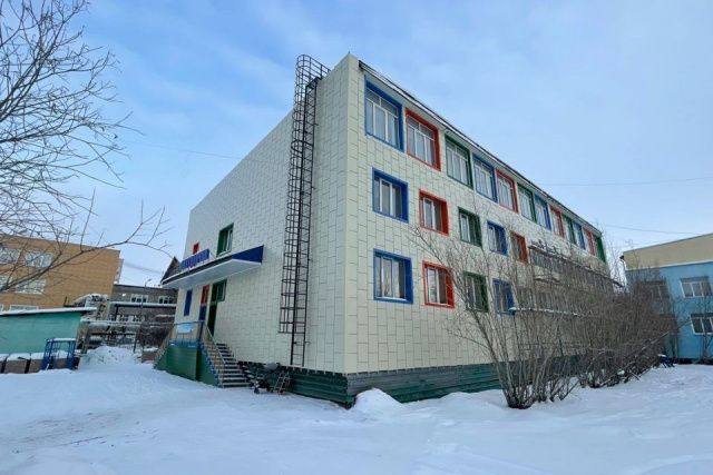 Детский сад «Якутяночка» обновил фасад здания по программе поддержки местных инициатив