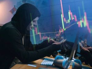 55-летний инженер, решив заработать на инвестициях, отправил мошенникам 2,4 миллионов рублей