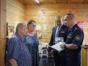 Представители УФСИН побывали в гостях у ветерана, имеющего статус дети войны и служившего в уголовно-исполнительной системе