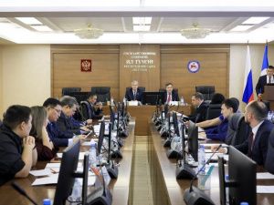 Вопросы реализации закона о бесплатной юридической помощи обсудили в парламенте Якутии