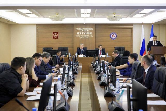 Вопросы реализации закона о бесплатной юридической помощи обсудили в парламенте Якутии